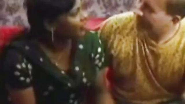 الجنس أي تسجيل الهندي desi الإباحية امرأة مع رجل أبيض