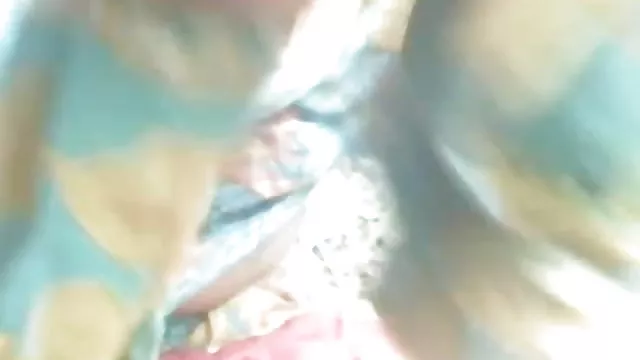 كبيرة الثدي