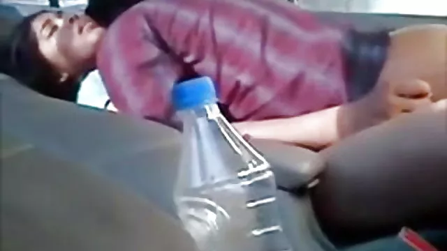 الجنس أي تسجيل المرأة الجنسية في الصدر في السيارة الخاصة بك ليراها الجميع