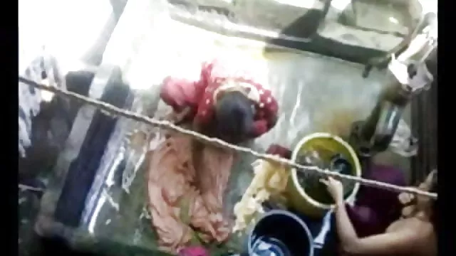 الجنس أي تسجيل 2 المرأة مثير الاستحمام معا